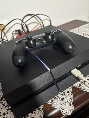 PS4 (Sony Playstation 4): PS4 konzola u dobrom stanju sa jednim original dzojstikom.
Konzola je na lalafo.rs PS4 (Sony Playstation 4): PS4 konzola u dobrom stanju sa jednim original dzojstikom.
Konzola je