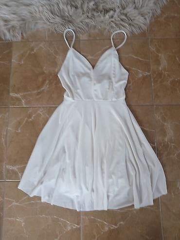 Belo mini haljina na bretele - Model: A-kroja sa lepršavom suknjom - na lalafo.rs — 1 Belo mini haljina na bretele - Model: A-kroja sa lepršavom suknjom - — 1