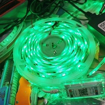 Led traka Magična preko mobilnog telefona i tastera i daljin. Led na lalafo.rs — 7 Led traka Magična preko mobilnog telefona i tastera i daljin. Led — 7