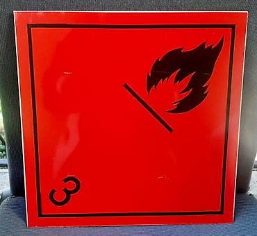 Crvena aluminijumska tabla za kamion Crvena oznaka, aluminijumska na lalafo.rs Crvena aluminijumska tabla za kamion Crvena oznaka, aluminijumska