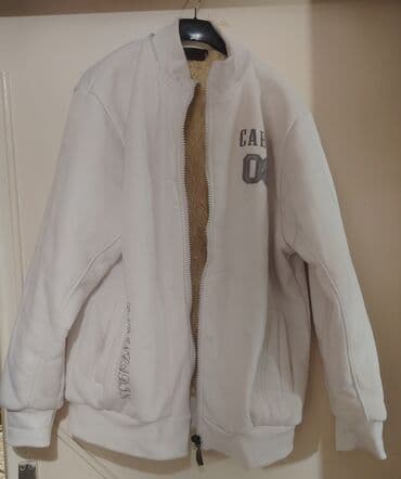 Bela zimska jakna sa rajsferšlusom i kragnom na zatvaranje. Topla na lalafo.rs Bela zimska jakna sa rajsferšlusom i kragnom na zatvaranje. Topla