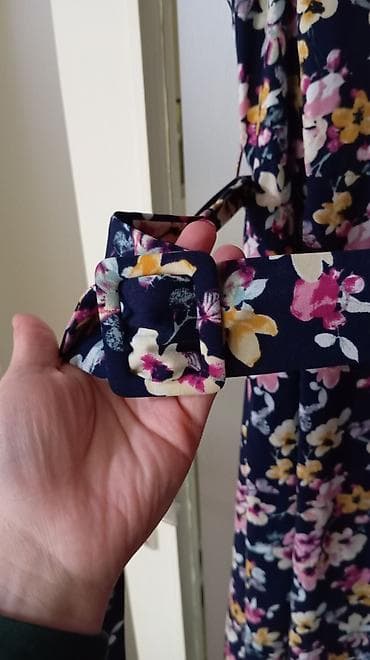 Nova,nenosena Tu haljina. Velicina 22. Divan materijal,ne guzva se. Za na lalafo.rs — 2 Nova,nenosena Tu haljina. Velicina 22. Divan materijal,ne guzva se. Za — 2