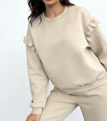 Komplet gornji i donji deo sa karnerima na rukavima.Ima na lalafo.rs Komplet gornji i donji deo sa karnerima na rukavima.Ima