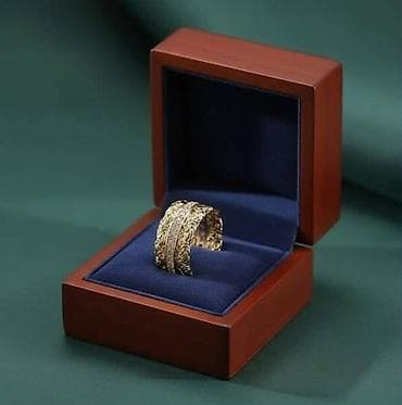 Zlatni prsten širokog profila sa bogatom filigranskom izradom i na lalafo.rs — 2 Zlatni prsten širokog profila sa bogatom filigranskom izradom i — 2