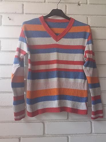 Šareni džemper sa prugama i V-izrezom - Model: pleteni džemper sa na lalafo.rs — 1 Šareni džemper sa prugama i V-izrezom - Model: pleteni džemper sa — 1