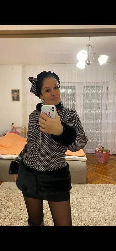 Potpuno nova jakna i beretka sa masnom, komplet, sivena u modnom na lalafo.rs Potpuno nova jakna i beretka sa masnom, komplet, sivena u modnom