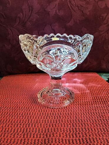 Bombonijera nova pun kristal,rucni rad. Bohemija 70te. Sve na na lalafo.rs Bombonijera nova pun kristal,rucni rad. Bohemija 70te. Sve na