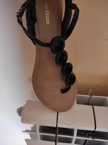 Crne sandale unutrašnje gaziste 24. Odgovaraju broju 37.5 Brend Suzi na lalafo.rs — 7 Crne sandale unutrašnje gaziste 24. Odgovaraju broju 37.5 Brend Suzi — 7