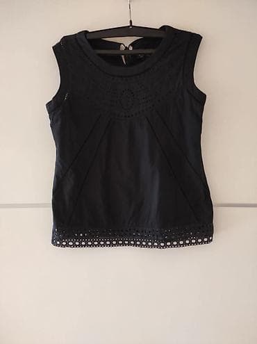 Pamucna crna majica (bluza). Charles Vogele veličina 42. Poluobim at lalafo.rs Pamucna crna majica (bluza). Charles Vogele veličina 42. Poluobim