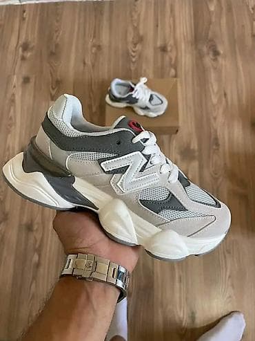New Balance patike – chunky model - Dizajn: masivni „chunky/dad na lalafo.rs New Balance patike – chunky model - Dizajn: masivni „chunky/dad