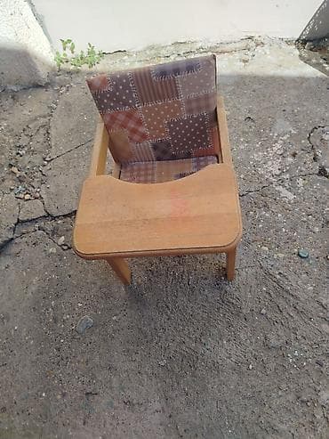 Drvena dečija hranilica/stolica sa sklopivim/pomernim tacnom - na lalafo.rs — 2 Drvena dečija hranilica/stolica sa sklopivim/pomernim tacnom - — 2