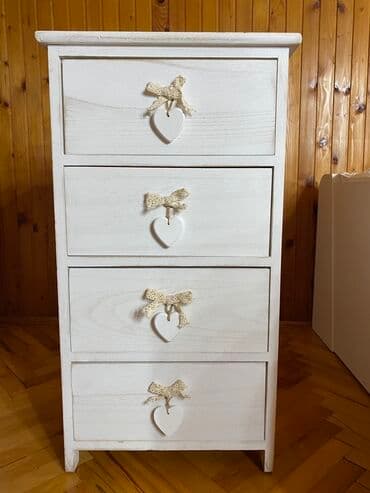Matresses: Bela drvena komoda sa 4 fioke, šik rustik/šebi-šik stil. - Materijal at lalafo.rs — 1 Matresses: Bela drvena komoda sa 4 fioke, šik rustik/šebi-šik stil. - Materijal — 1