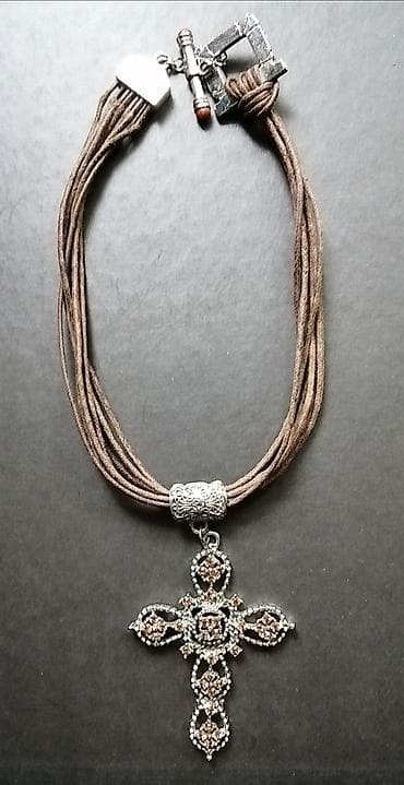 Handbags: Nova ogrlica sa krstom. Nekoriscena at lalafo.rs — 2 Handbags: Nova ogrlica sa krstom. Nekoriscena — 2