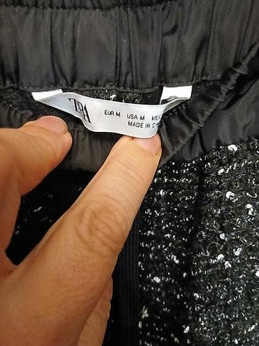 Nova trenerka crna sa sljokicama. u broju m. zara na lalafo.rs — 2 Nova trenerka crna sa sljokicama. u broju m. zara — 2