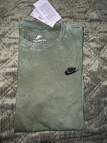 The Nike Tee T-shirt vel. XS NOVO
HJ na lalafo.rs — 6 The Nike Tee T-shirt vel. XS NOVO
HJ — 6