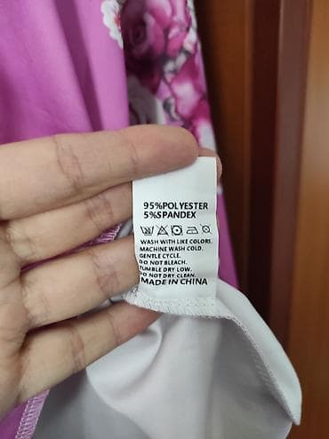 dve suknje po: Ženska dukserica sa cvetnim printom i rajsferšlusom - Model at lalafo.rs — 5 dve suknje po: Ženska dukserica sa cvetnim printom i rajsferšlusom - Model — 5