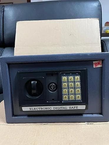 Elektronski sef – kompaktan kućni/kancelarijski model - Prednji panel na lalafo.rs Elektronski sef – kompaktan kućni/kancelarijski model - Prednji panel