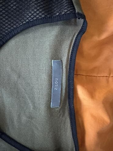 Majica dugih rukava Notiz - Brend: Notiz (etiketa prikazana) - Model na lalafo.rs — 2 Majica dugih rukava Notiz - Brend: Notiz (etiketa prikazana) - Model — 2