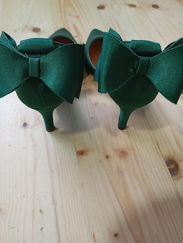 Elegantne ženske salonke u smaragdno zelenoj boji. - Materijal: saten na lalafo.rs — 4 Elegantne ženske salonke u smaragdno zelenoj boji. - Materijal: saten — 4
