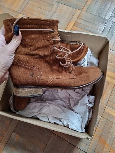 Ženske čizme od brušene kože, španski proizvođač. Veličina 39 (oznaka at lalafo.rs — 1 Ženske čizme od brušene kože, španski proizvođač. Veličina 39 (oznaka — 1