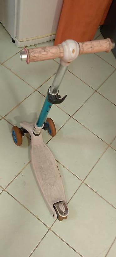 Trotinet za dete ispravne metalne
Mirjevo at lalafo.rs — 3 Trotinet za dete ispravne metalne
Mirjevo — 3