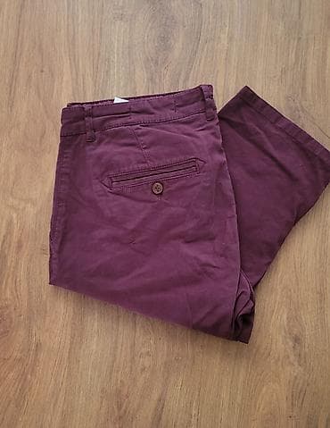 Muške chino pantalone – 2 para - Boje: bež (kaki) i borda - Kroj na lalafo.rs — 2 Muške chino pantalone – 2 para - Boje: bež (kaki) i borda - Kroj — 2