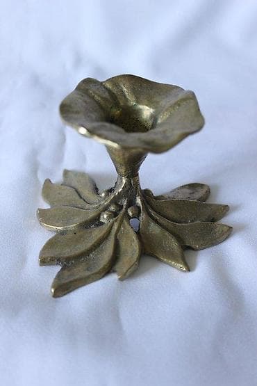 STARI MESINGANI SVEĆNJAK U OBLIKU CVETA, RETKO | Stari Mesingani na lalafo.rs STARI MESINGANI SVEĆNJAK U OBLIKU CVETA, RETKO | Stari Mesingani