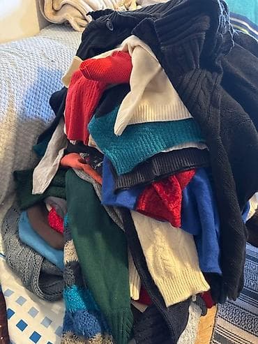 Veliki lot zimskih džempera 50 komada 60e Svih velicina raznih at lalafo.rs — 1 Veliki lot zimskih džempera 50 komada 60e Svih velicina raznih — 1