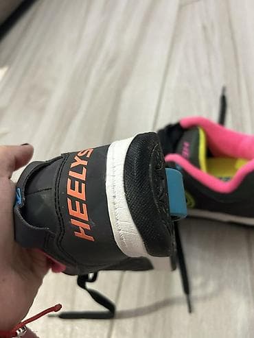 Heelys patike sa točkićima – model Voyager - Brend: Heelys - Model at lalafo.rs — 2 Heelys patike sa točkićima – model Voyager - Brend: Heelys - Model — 2