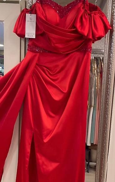 Nova sa etiketom.
Crvena haljina od satena.
Dugacka do poda.
S na lalafo.rs — 3 Nova sa etiketom.
Crvena haljina od satena.
Dugacka do poda.
S — 3