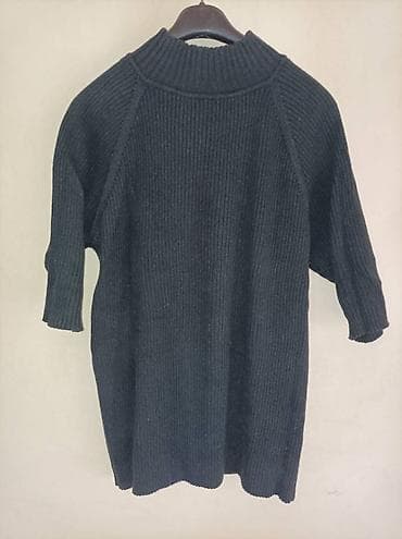 Na prodaju crna rolka sa 3/4 rukavima, M-L veličina, brenda Essential at lalafo.rs Na prodaju crna rolka sa 3/4 rukavima, M-L veličina, brenda Essential