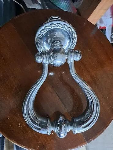 Antiques: Masivan, hromirani zvekir, dimenzije 13x11,5cm at lalafo.rs — 1 Antiques: Masivan, hromirani zvekir, dimenzije 13x11,5cm — 1