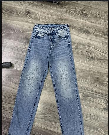 CALZEDONIA prelepe nove farmerke sa cirkonima, S veličine, ima dosta na lalafo.rs CALZEDONIA prelepe nove farmerke sa cirkonima, S veličine, ima dosta