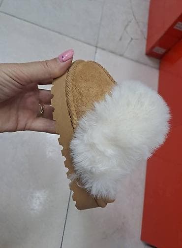 Dečije papuče
- Boje: braon, roza i bež
- Veličine: 25–36 na lalafo.rs — 2 Dečije papuče
- Boje: braon, roza i bež
- Veličine: 25–36 — 2