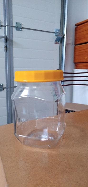 Plastična tegla sa žutim navojnim poklopcem - Materijal: providna na lalafo.rs — 1 Plastična tegla sa žutim navojnim poklopcem - Materijal: providna — 1