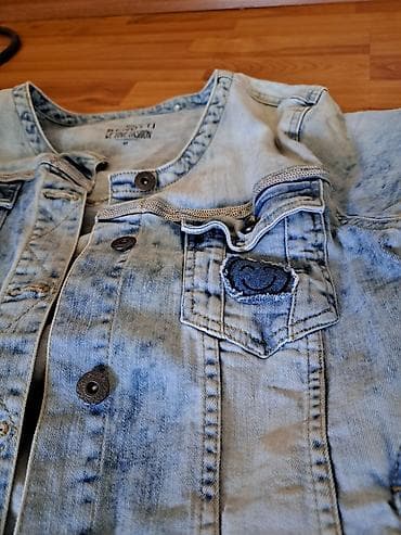 kom sa etiketom: Ženska teksas jakna bez kragne – GINA BENOTTI (veličina 44) - Svetlo at lalafo.rs — 9 kom sa etiketom: Ženska teksas jakna bez kragne – GINA BENOTTI (veličina 44) - Svetlo — 9