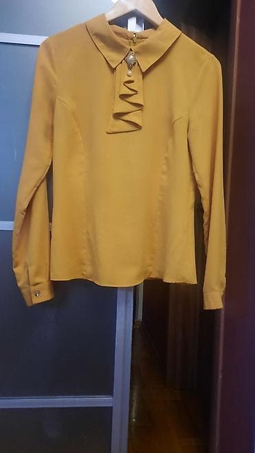 pantalone butiku ali: Ženska elegantna bluza u boji senfa. - Materijal: lagan, glatki na lalafo.rs — 2 pantalone butiku ali: Ženska elegantna bluza u boji senfa. - Materijal: lagan, glatki — 2