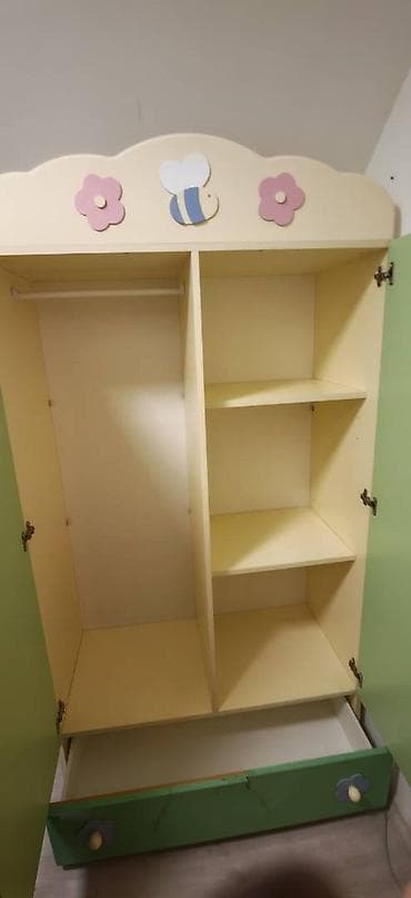 Cradles: Dečiji dvokrilni garderober sa motivima pčelice i cveća. Na prodaju at lalafo.rs — 2 Cradles: Dečiji dvokrilni garderober sa motivima pčelice i cveća. Na prodaju — 2