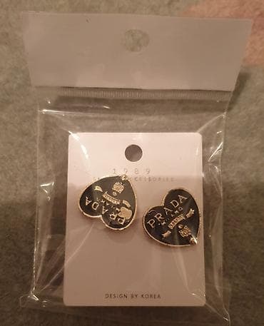 Prada Milano srce mindjuše, crne symbole, u obliku srca. Heart Enamel at lalafo.rs — 3 Prada Milano srce mindjuše, crne symbole, u obliku srca. Heart Enamel — 3