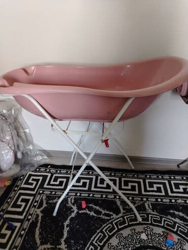 Korito i stalak za bebe devojcice malo koriscena kao nova ima za na lalafo.rs Korito i stalak za bebe devojcice malo koriscena kao nova ima za