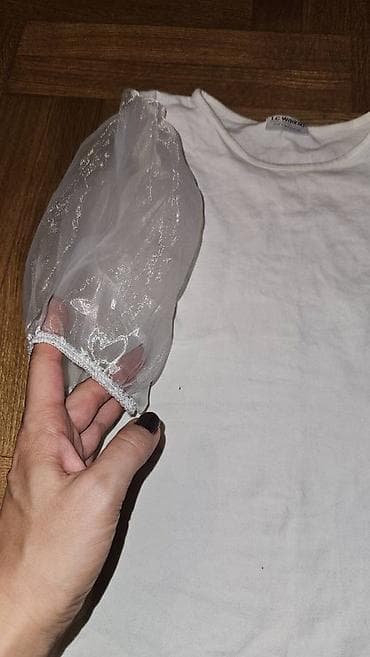 Bela zanimljiva svečanija majica. Veličina 10-11 na lalafo.rs — 2 Bela zanimljiva svečanija majica. Veličina 10-11 — 2
