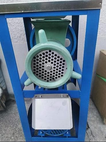 - MASINA ZA MLEVENJE 32” i 42" - - Dolazi u kompletu sa stalkom i na lalafo.rs — 5 - MASINA ZA MLEVENJE 32” i 42" - - Dolazi u kompletu sa stalkom i — 5