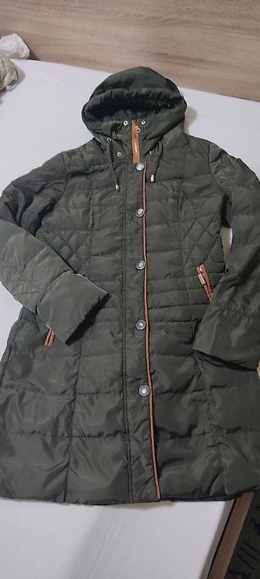 Odlicna perlana jakna u S velicini.Duplo kopcanje,dva na lalafo.rs Odlicna perlana jakna u S velicini.Duplo kopcanje,dva