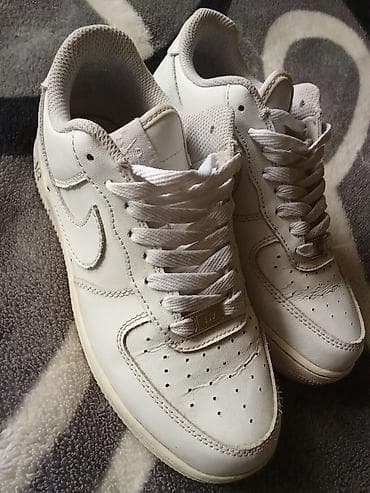 Bele patike – kožne, sa perforacijama na vrhu za bolju prozračnost at lalafo.rs — 1 Bele patike – kožne, sa perforacijama na vrhu za bolju prozračnost — 1