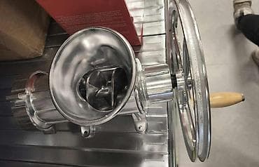 Ručna mašina za mlevenje mesa SASTAR #32 - Materijal: aluminijumska na lalafo.rs — 3 Ručna mašina za mlevenje mesa SASTAR #32 - Materijal: aluminijumska — 3