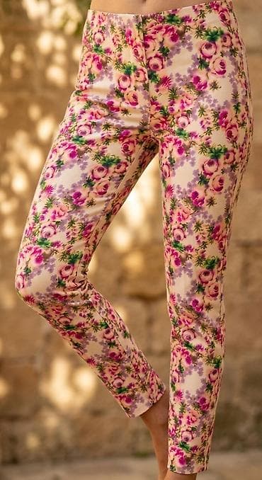 Ženske pantalone sa cvetnim dezenom - Kroj: slim fit, dužina do na lalafo.rs Ženske pantalone sa cvetnim dezenom - Kroj: slim fit, dužina do