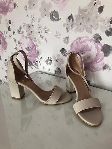 Ženske sandale u bež boji sa debljom štiklom, idealne za svakodnevno na lalafo.rs — 1 Ženske sandale u bež boji sa debljom štiklom, idealne za svakodnevno — 1