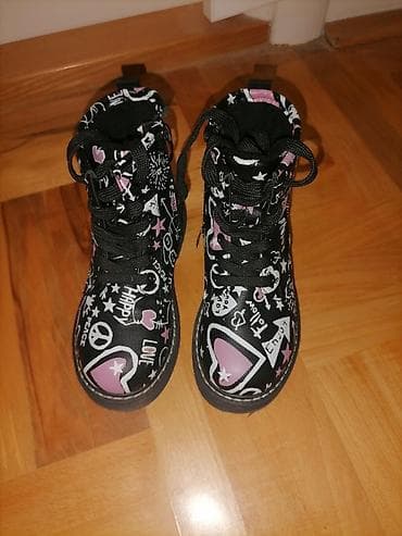 Dečje čizme sa pertlama i rajsferšlusom sa strane. - Boja: crna na lalafo.rs — 1 Dečje čizme sa pertlama i rajsferšlusom sa strane. - Boja: crna — 1