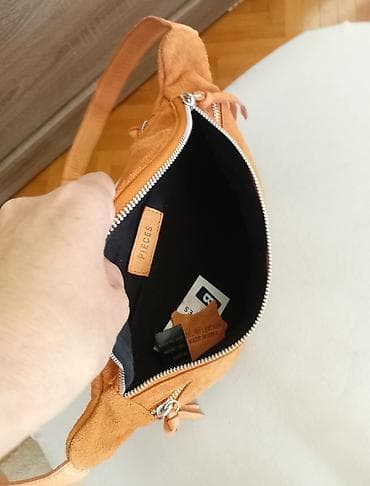 Pieces nova torbica od prirodne kože, 3 odvojene pregrade. 34 X 14 X at lalafo.rs — 9 Pieces nova torbica od prirodne kože, 3 odvojene pregrade. 34 X 14 X — 9