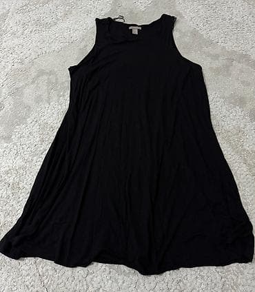 Crna haljina bez rukava, jednostavnog A kroja. Haljina je lagana i at lalafo.rs Crna haljina bez rukava, jednostavnog A kroja. Haljina je lagana i